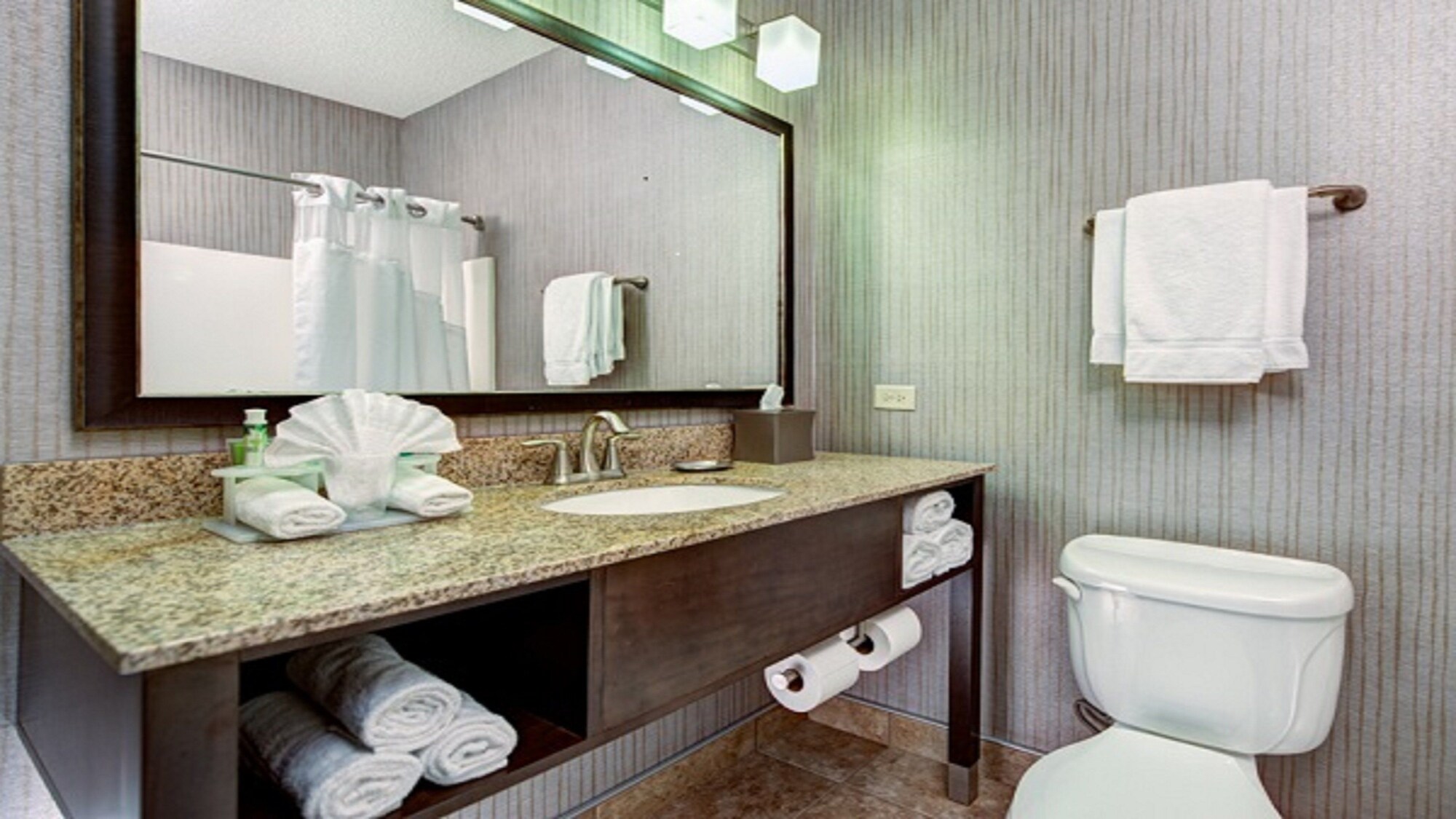 holiday inn express and suites chicago deerfield lincolnshire by ihg