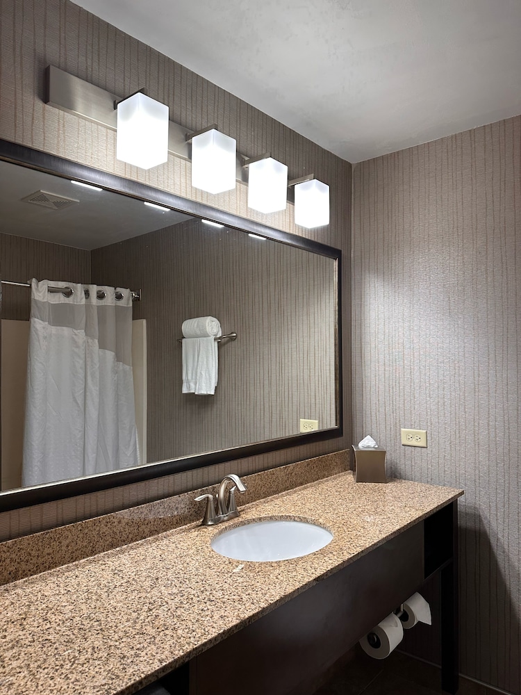 holiday inn express and suites chicago deerfield lincolnshire by ihg