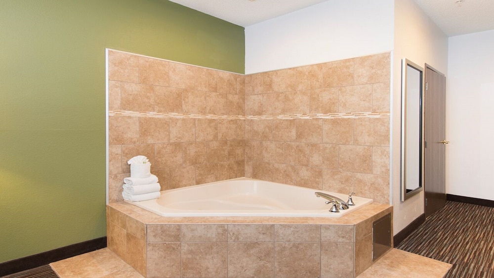 holiday inn express and suites chicago deerfield lincolnshire by ihg