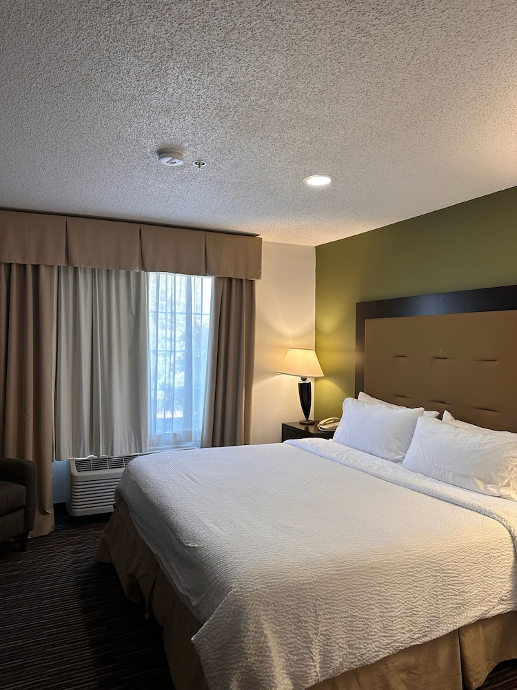 holiday inn express and suites chicago deerfield lincolnshire by ihg