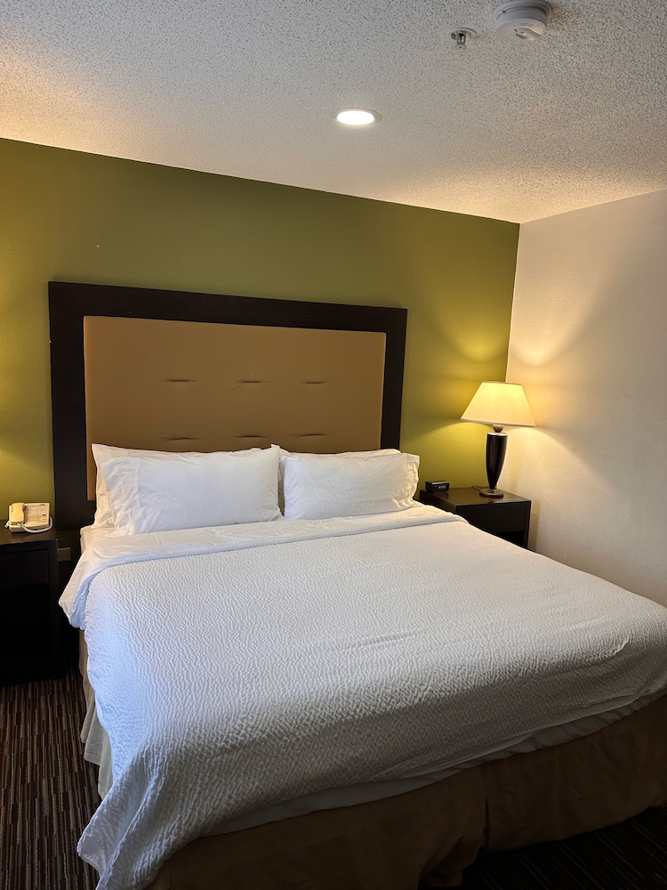 holiday inn express and suites chicago deerfield lincolnshire by ihg