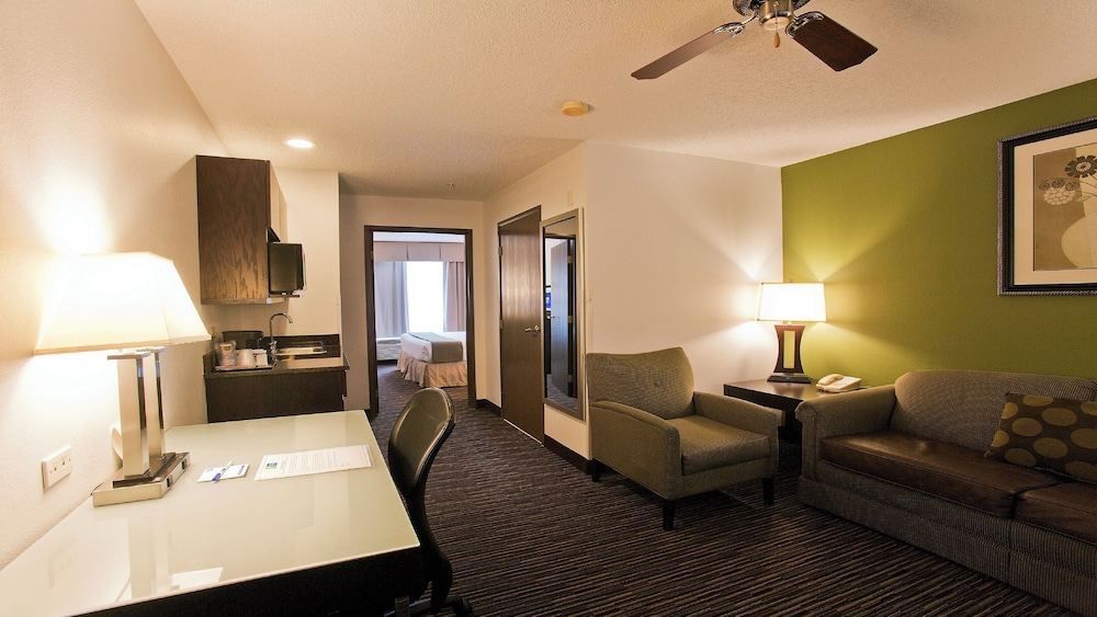 holiday inn express and suites chicago deerfield lincolnshire by ihg