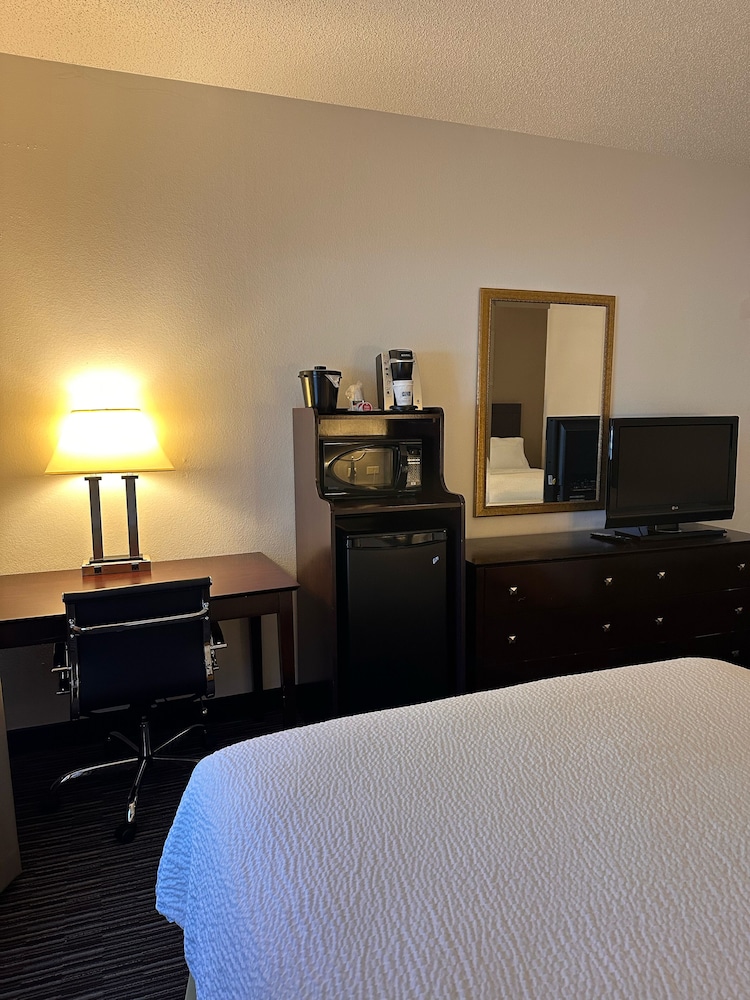 holiday inn express and suites chicago deerfield lincolnshire by ihg