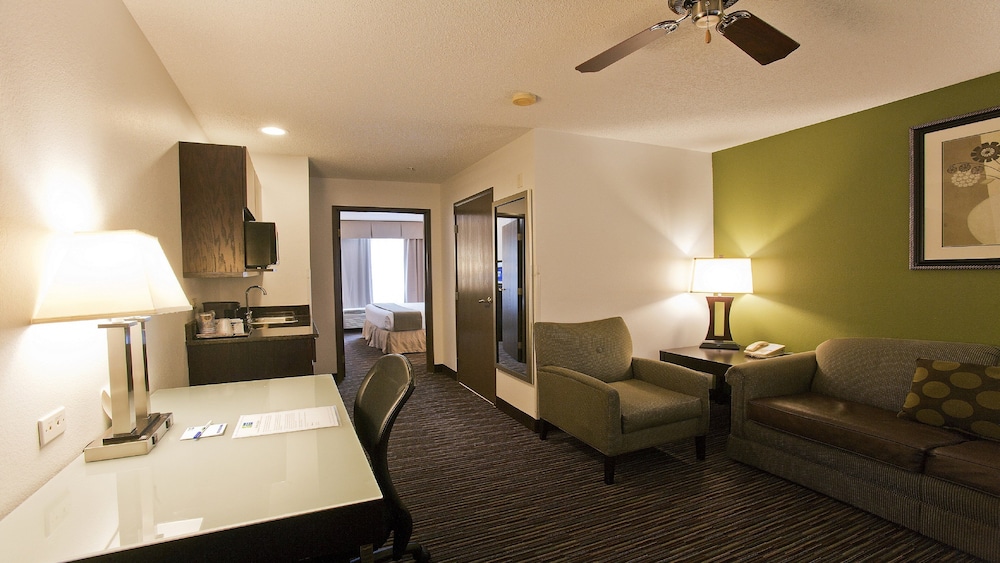 holiday inn express and suites chicago deerfield lincolnshire by ihg