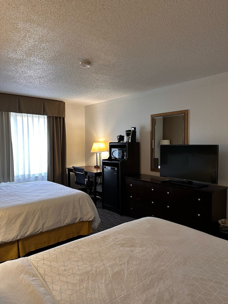 holiday inn express and suites chicago deerfield lincolnshire by ihg