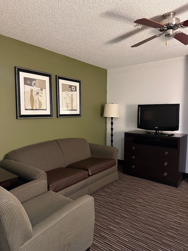holiday inn express and suites chicago deerfield lincolnshire by ihg