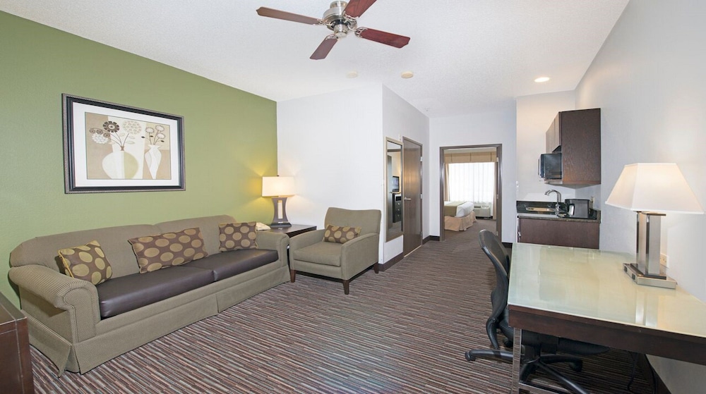 holiday inn express and suites chicago deerfield lincolnshire by ihg