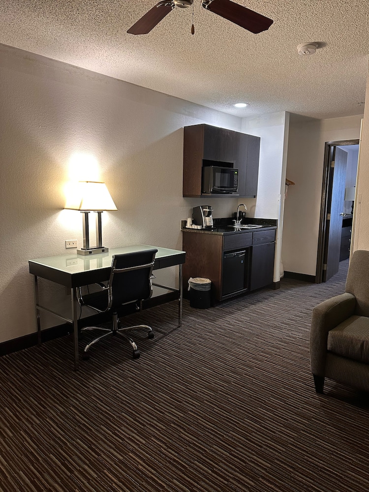 holiday inn express and suites chicago deerfield lincolnshire by ihg
