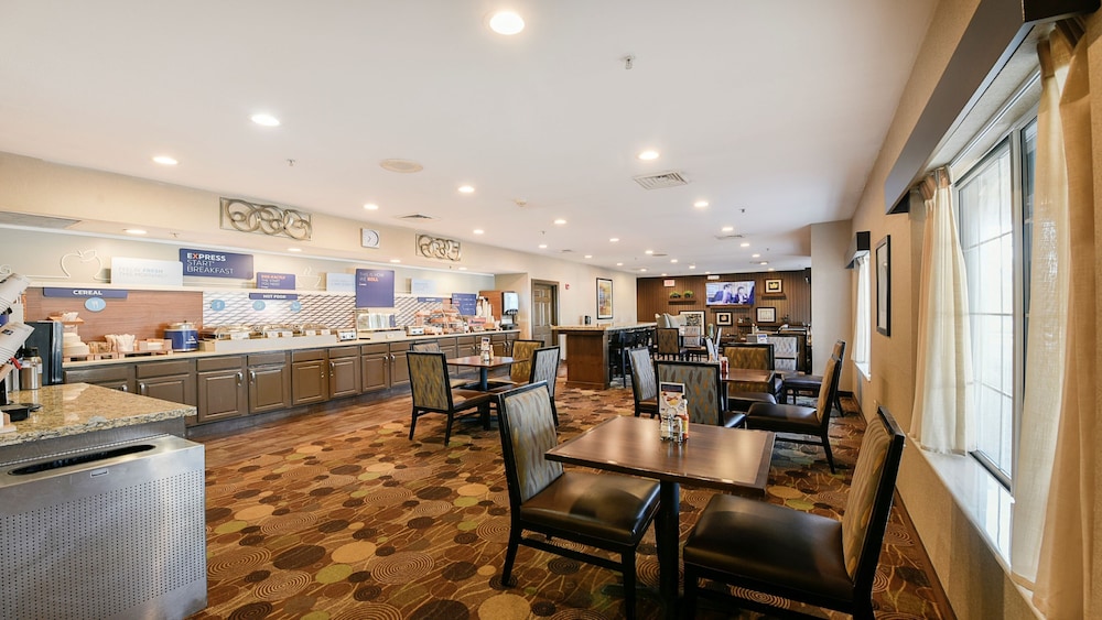 holiday inn express and suites chicago deerfield lincolnshire by ihg