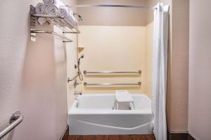 super 8 by wyndham north hollywood