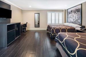 super 8 by wyndham north hollywood