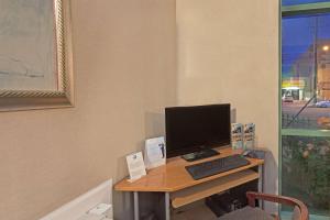 super 8 by wyndham north hollywood