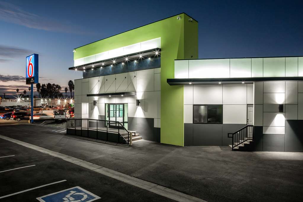 motel 6 canoga park