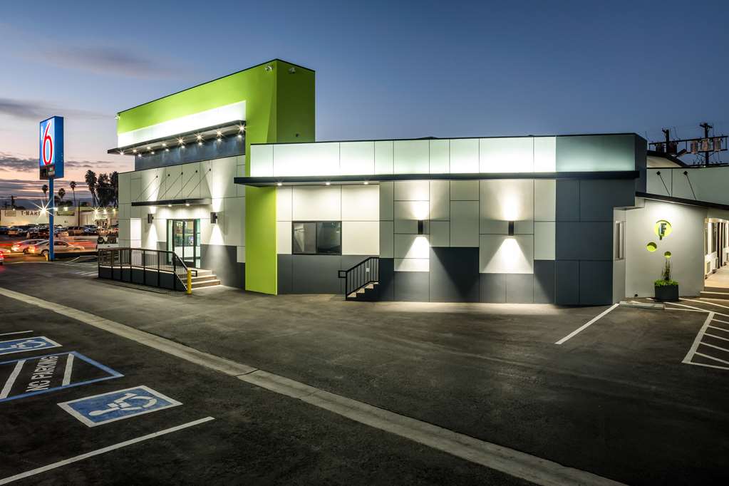 motel 6 canoga park