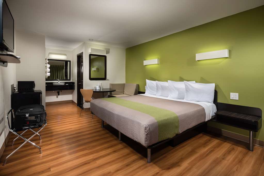 motel 6 canoga park