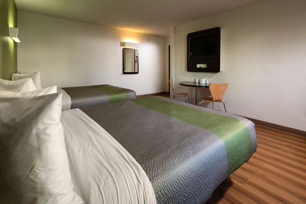 motel 6 canoga park