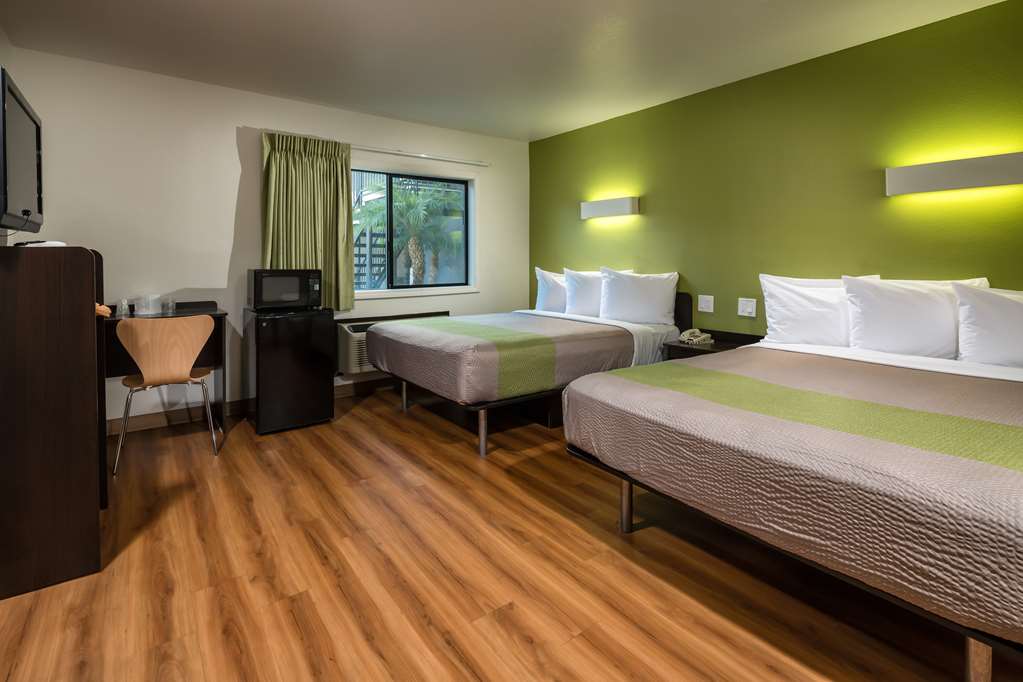 motel 6 canoga park