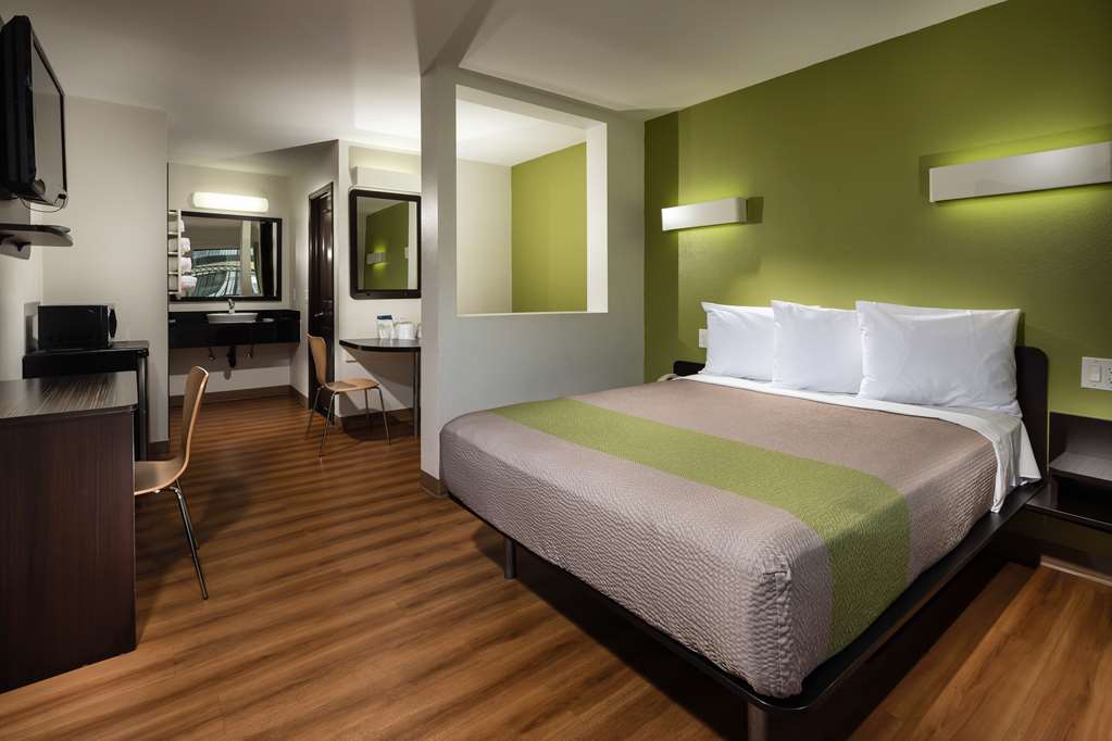 motel 6 canoga park