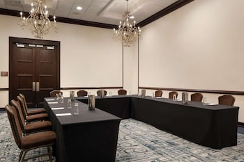 embassy suites by hilton new orleans