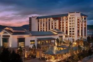 shangri la resort shangri la