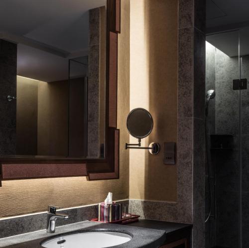 shangri la resort shangri la