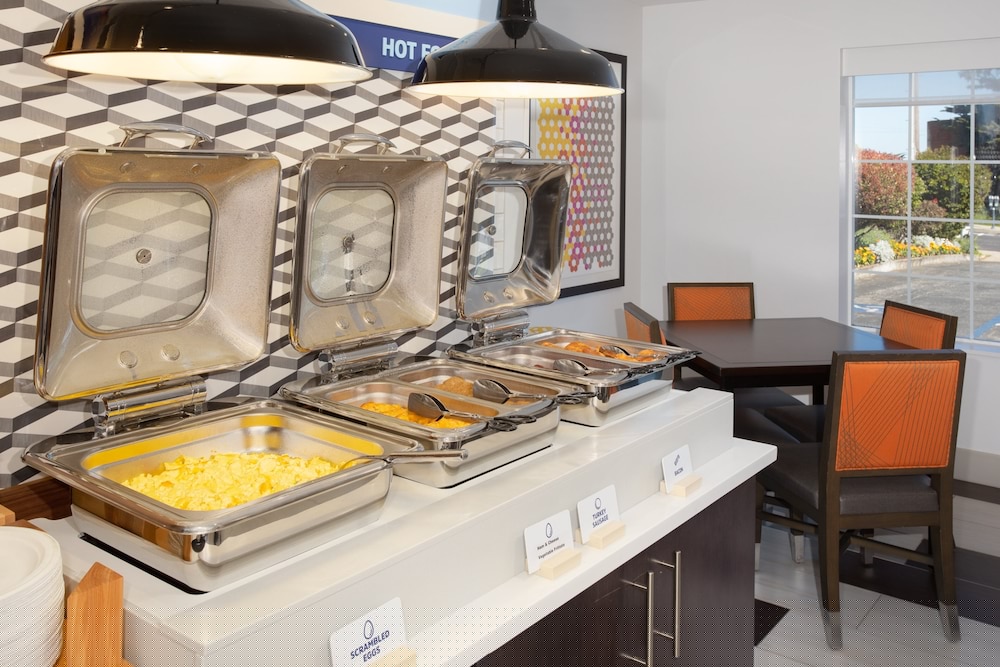 holiday inn express monterey cannery row by ihg