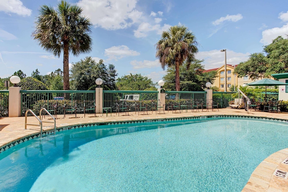 holiday inn tampa north by ihg