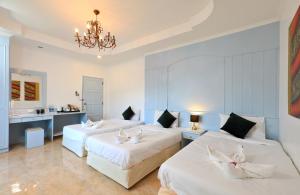 arya eightball records hotel