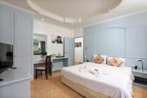 arya eightball records hotel