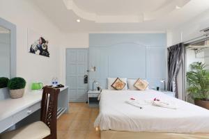 arya eightball records hotel