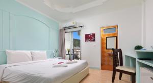 arya eightball records hotel