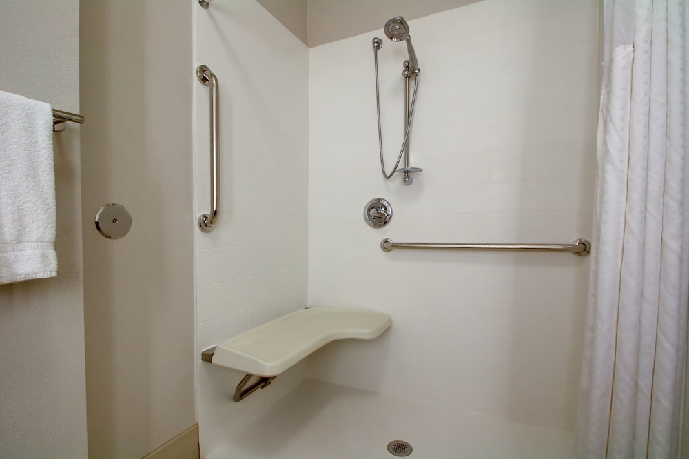 holiday inn express milwaukee north brown deer mequon by ihg