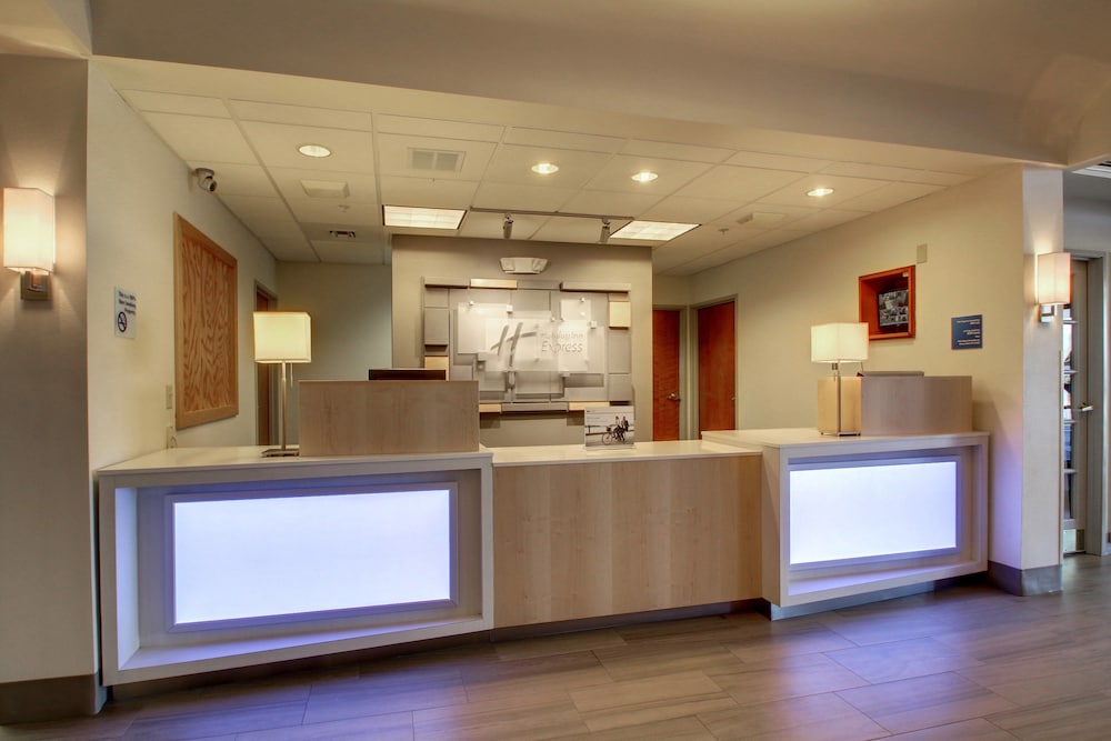 holiday inn express milwaukee north brown deer mequon by ihg