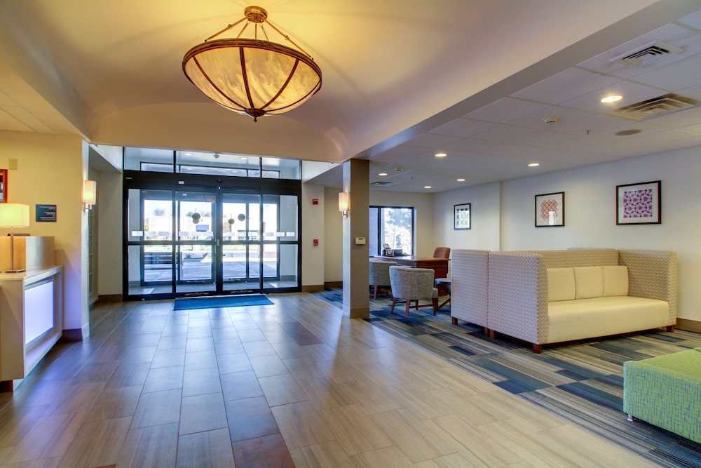 holiday inn express milwaukee north brown deer mequon by ihg