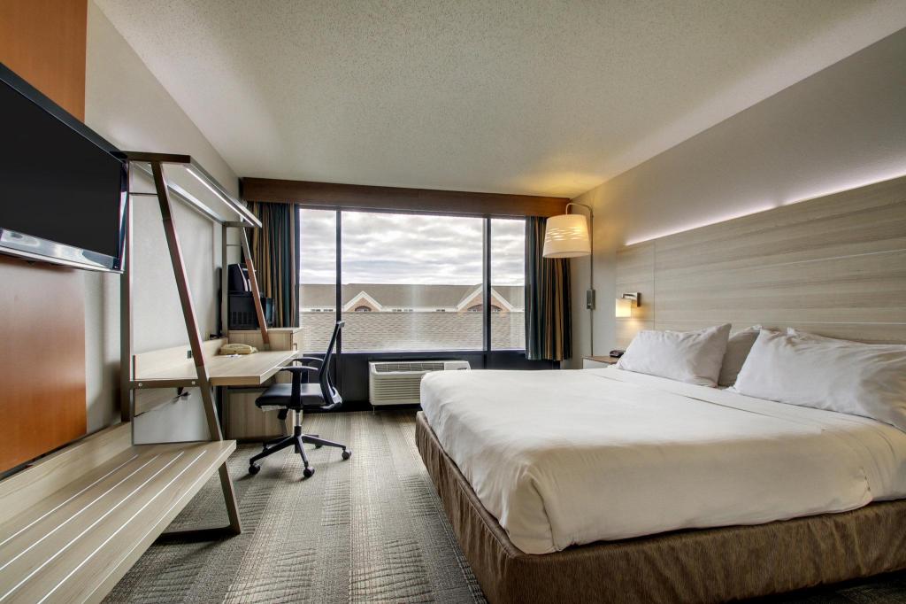 holiday inn express milwaukee north brown deer mequon by ihg