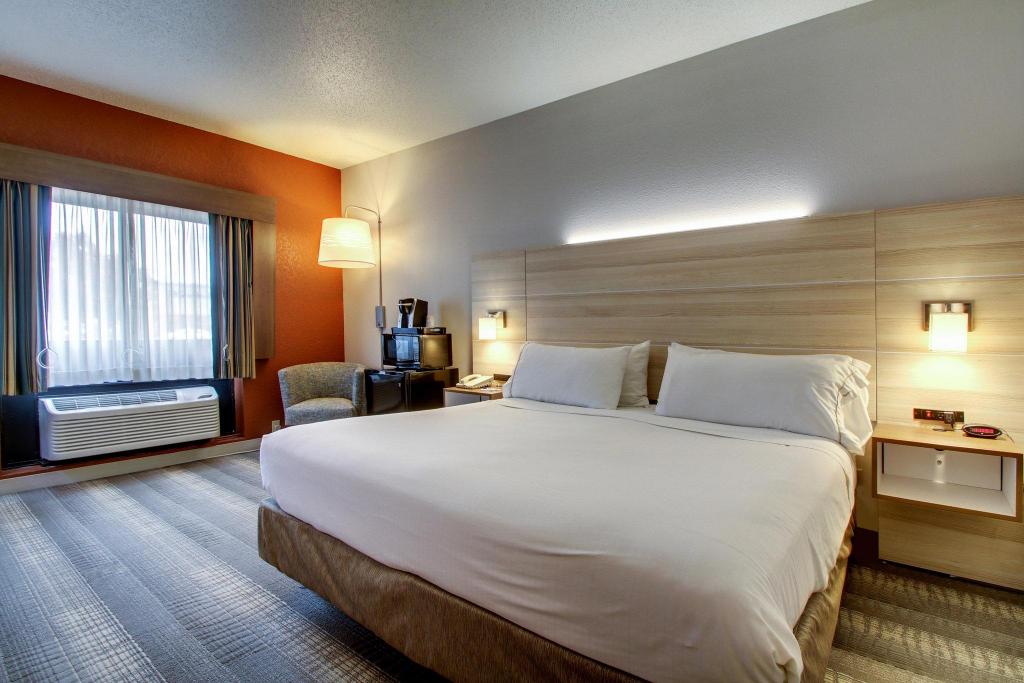 holiday inn express milwaukee north brown deer mequon by ihg