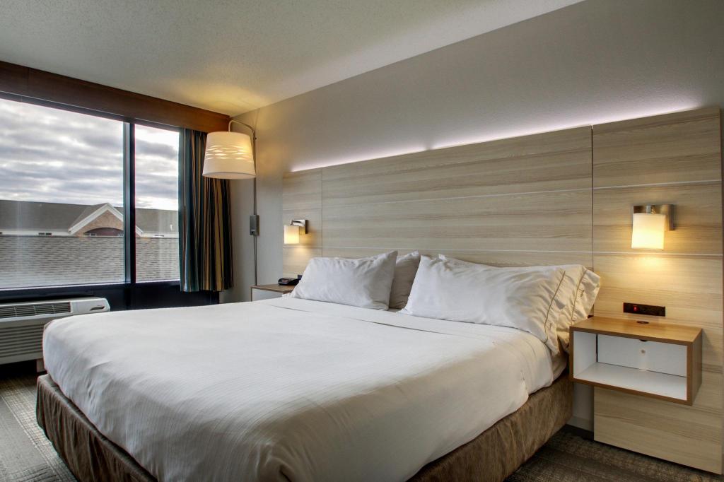 holiday inn express milwaukee north brown deer mequon by ihg