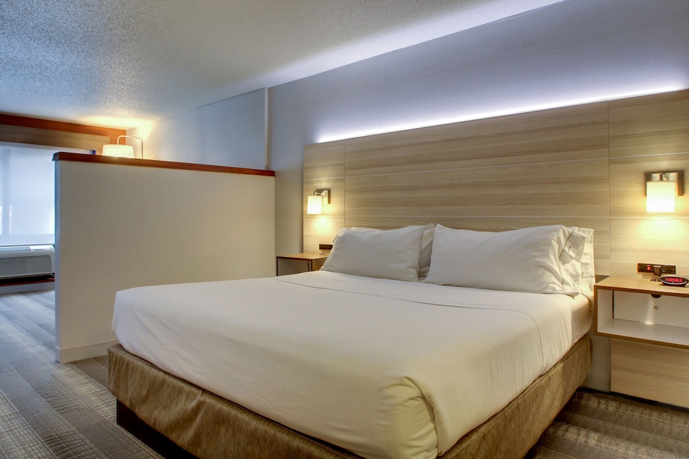 holiday inn express milwaukee north brown deer mequon by ihg