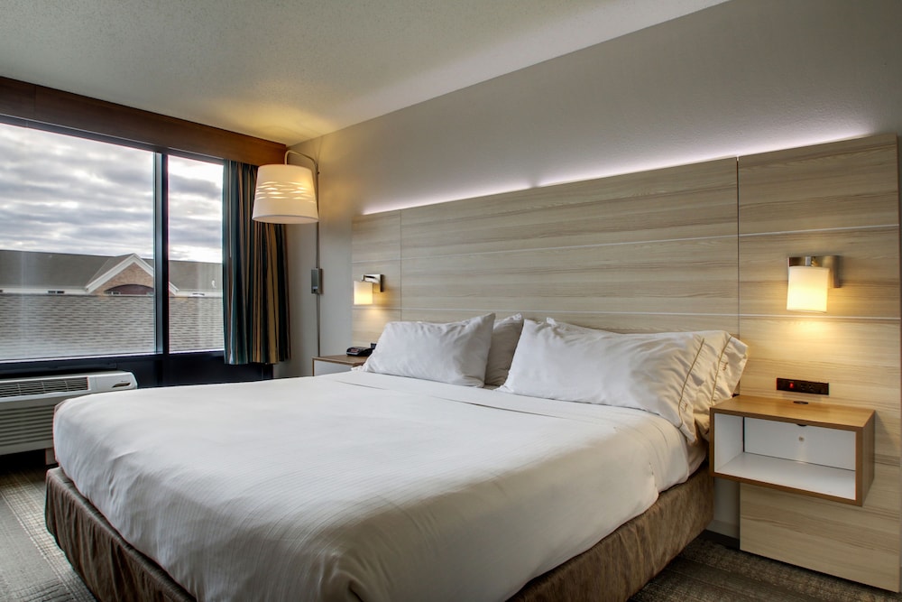 holiday inn express milwaukee north brown deer mequon by ihg