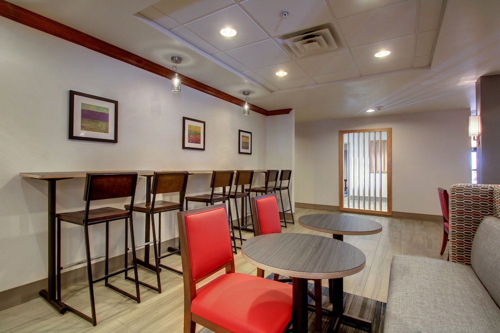 holiday inn express milwaukee north brown deer mequon by ihg