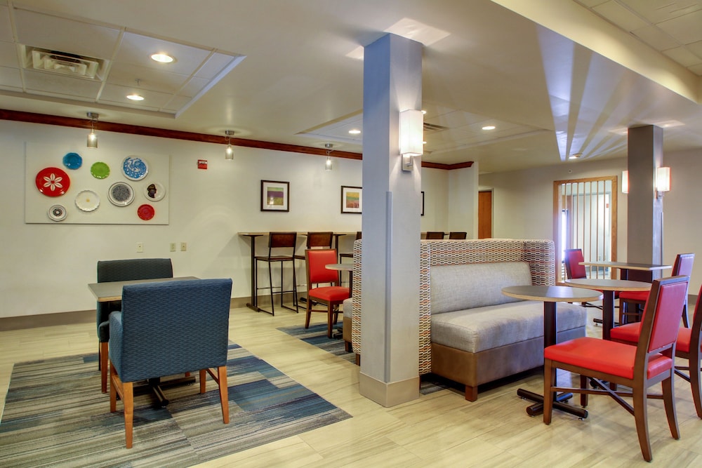 holiday inn express milwaukee north brown deer mequon by ihg