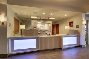 holiday inn express milwaukee north brown deer mequon by ihg