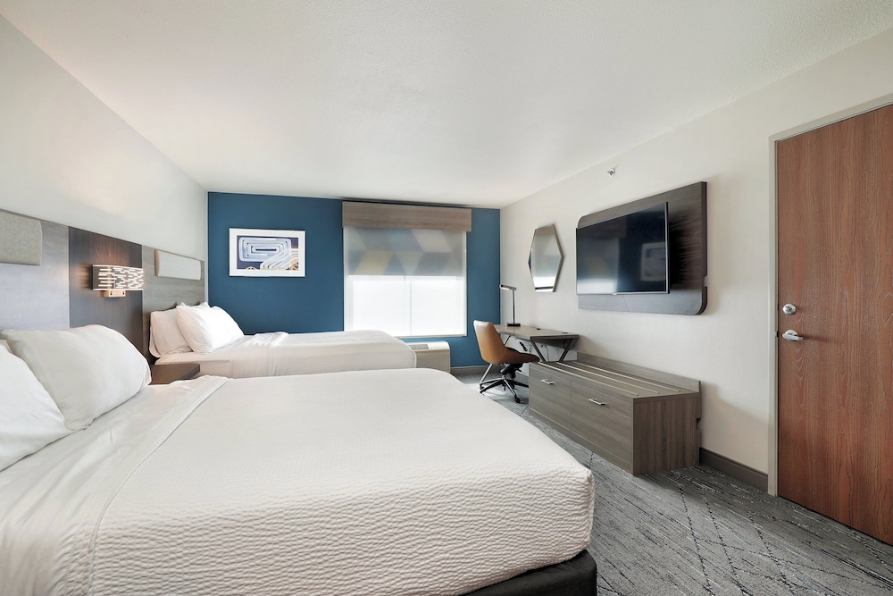 holiday inn express and suites new berlin by ihg