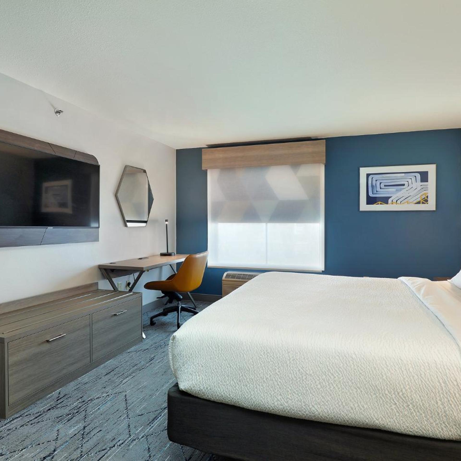 holiday inn express and suites new berlin by ihg