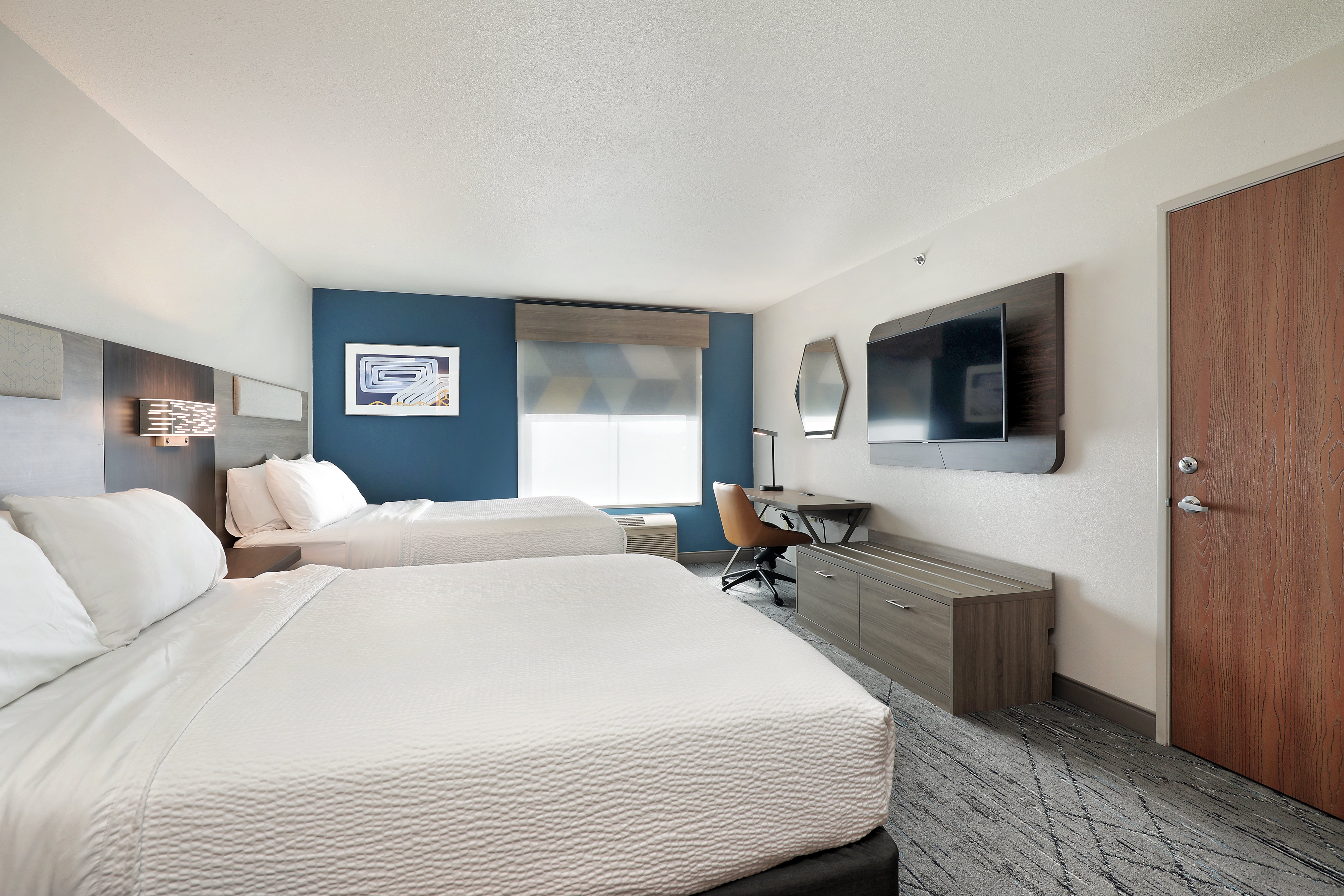 holiday inn express and suites new berlin by ihg
