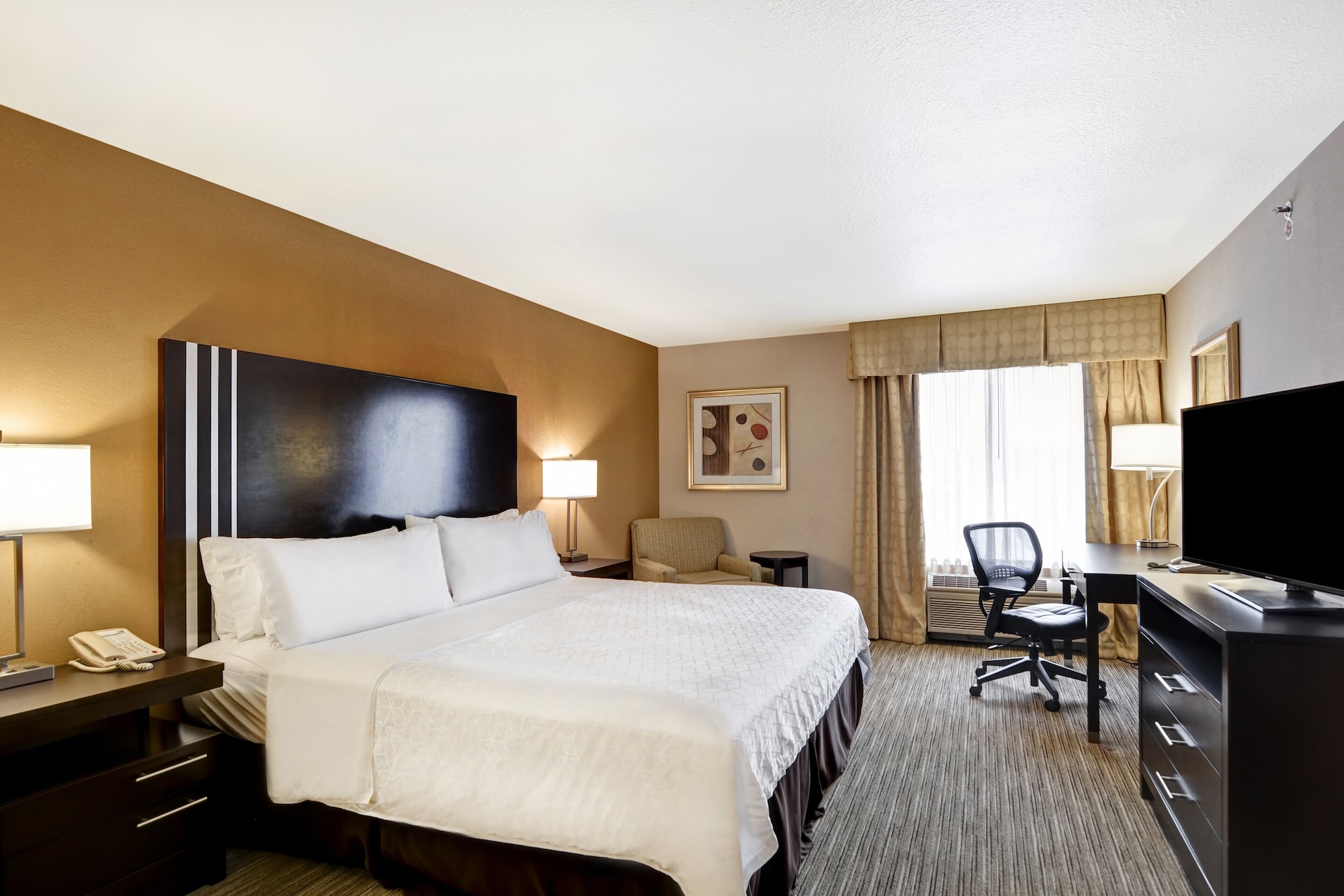 holiday inn express and suites new berlin by ihg