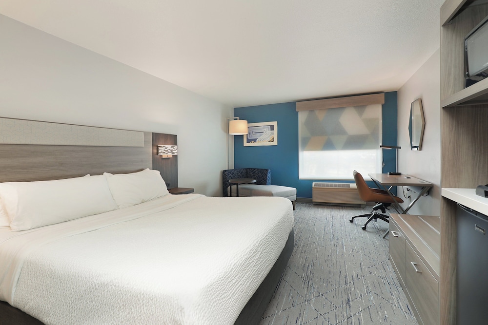 holiday inn express and suites new berlin by ihg