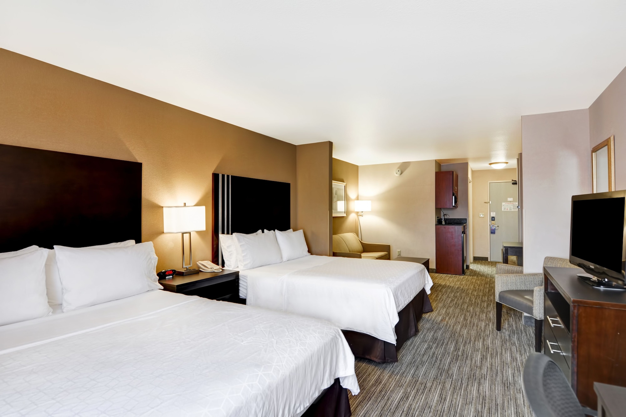 holiday inn express and suites new berlin by ihg