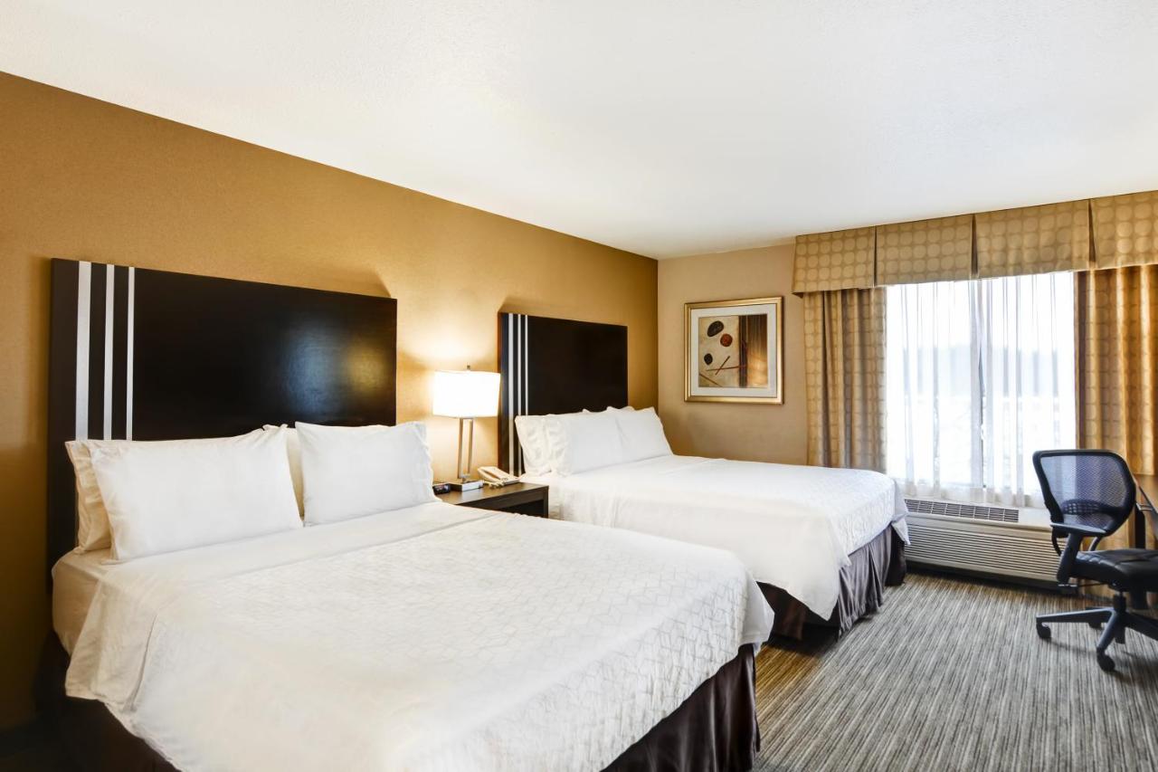 holiday inn express and suites new berlin by ihg