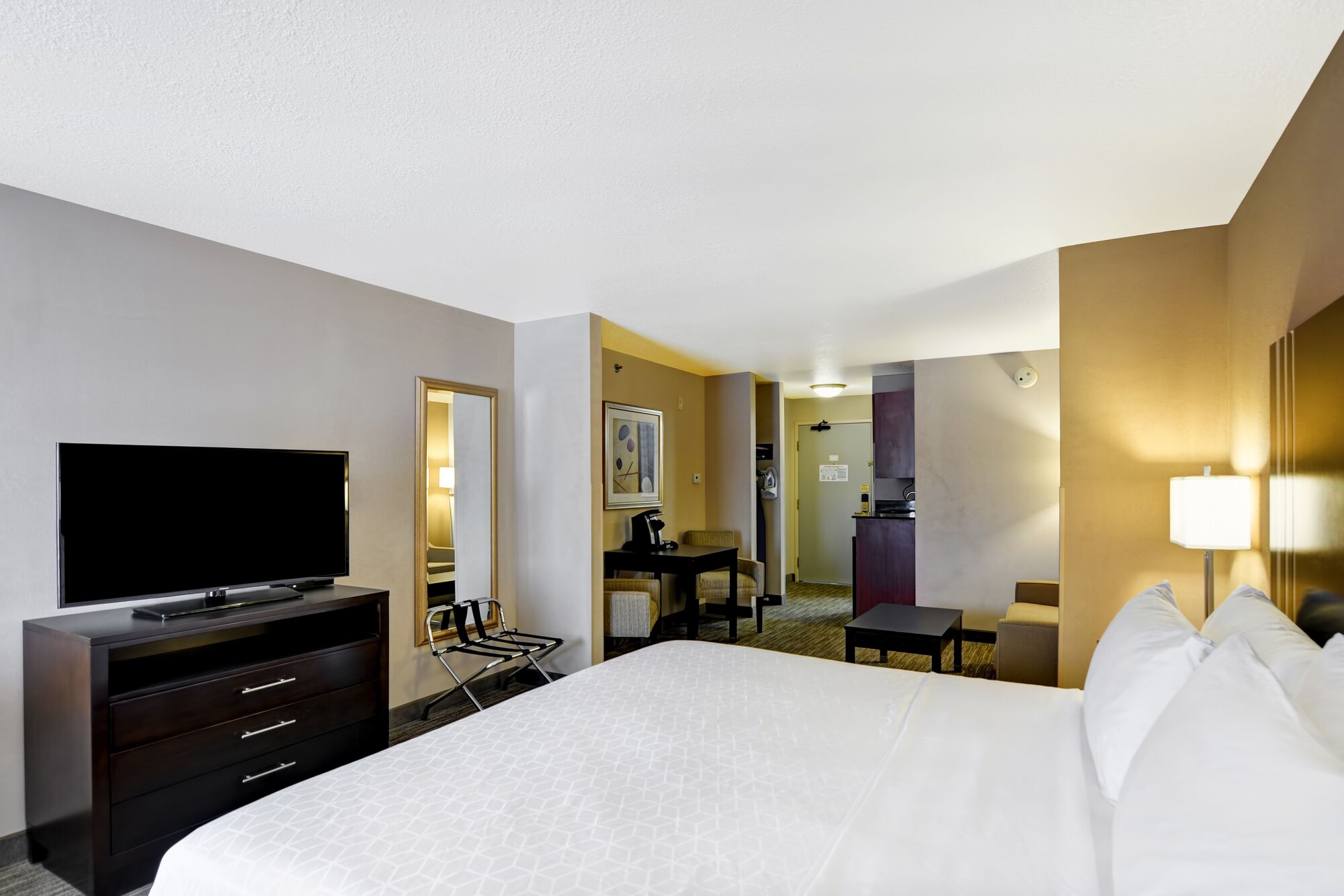 holiday inn express and suites new berlin by ihg